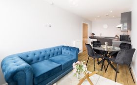 Modern City Centre Apartment Nr Gunwharf Quays